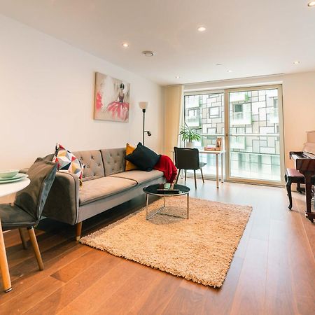 Stylish And Comfortable Canary Wharf Apartment Perfect For Long Stays ลอนดอน ภายนอก รูปภาพ