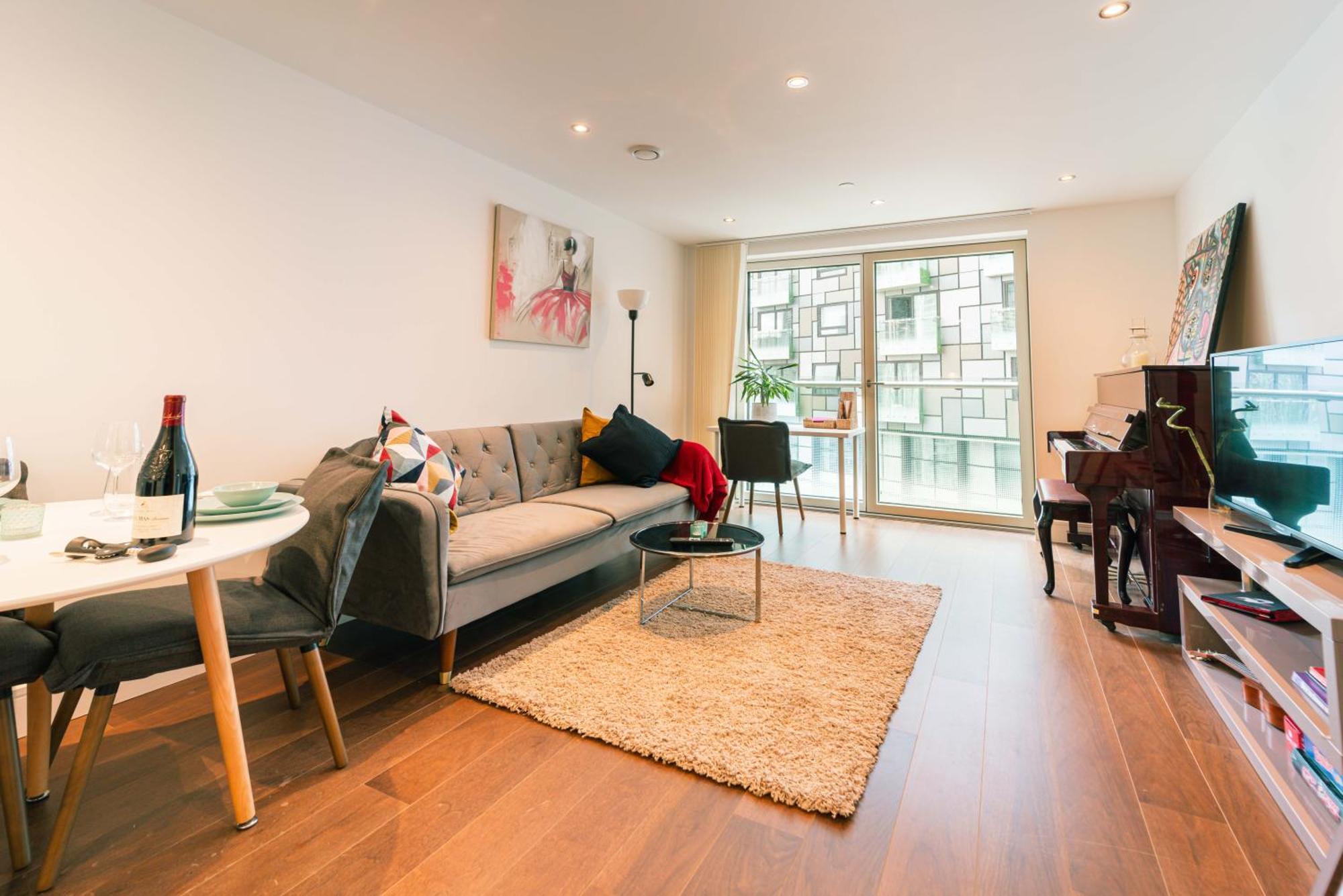 Stylish And Comfortable Canary Wharf Apartment Perfect For Long Stays ลอนดอน ภายนอก รูปภาพ