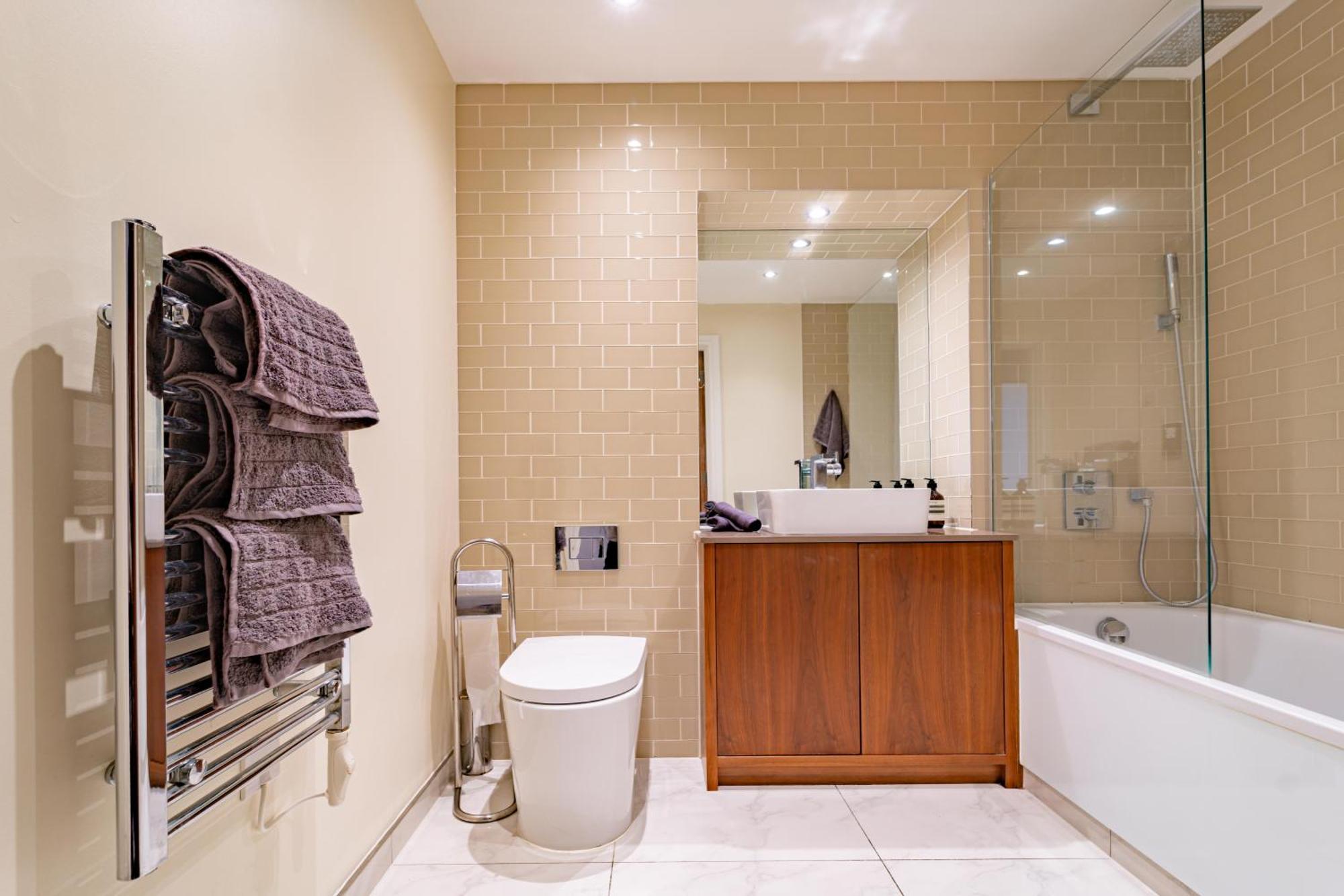 Stylish And Comfortable Canary Wharf Apartment Perfect For Long Stays ลอนดอน ภายนอก รูปภาพ