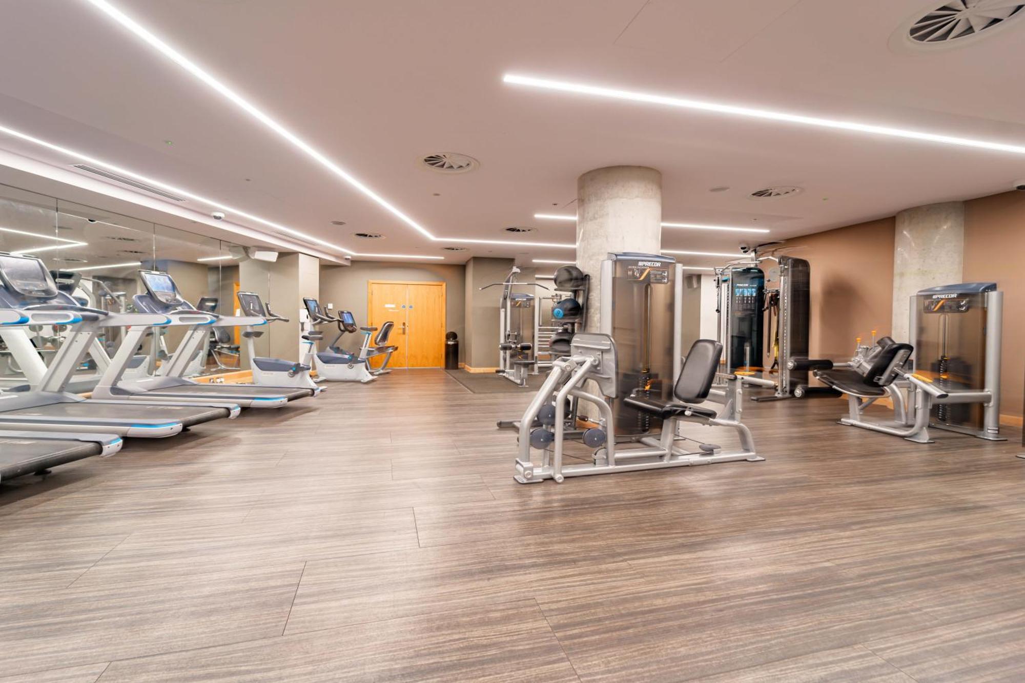 Stylish And Comfortable Canary Wharf Apartment Perfect For Long Stays ลอนดอน ภายนอก รูปภาพ