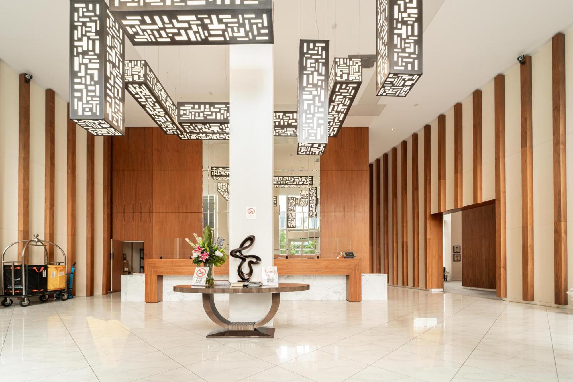 Stylish And Comfortable Canary Wharf Apartment Perfect For Long Stays ลอนดอน ภายนอก รูปภาพ