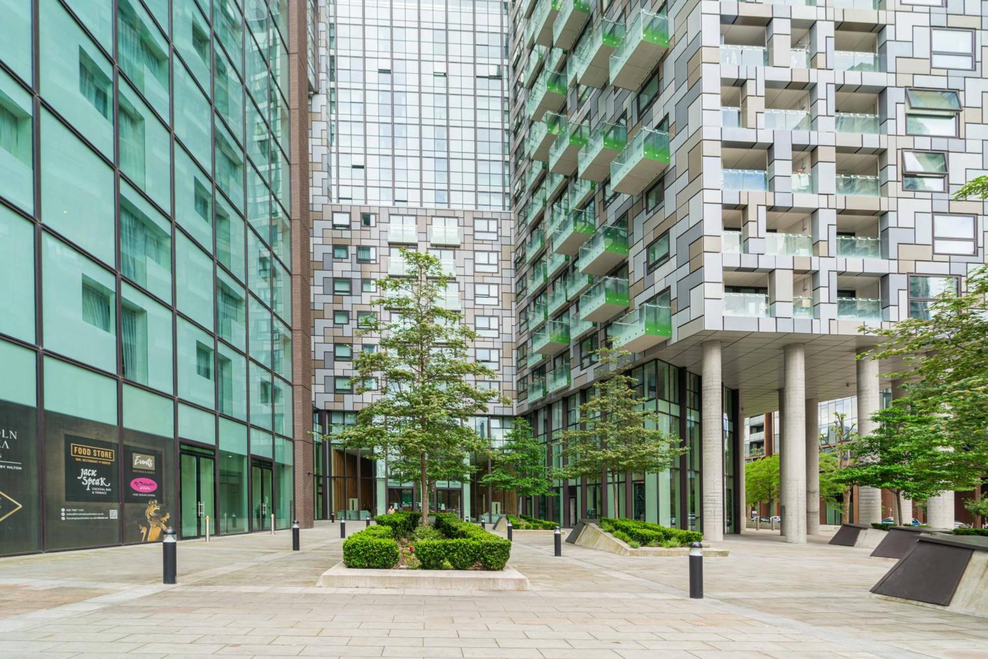 Stylish And Comfortable Canary Wharf Apartment Perfect For Long Stays ลอนดอน ภายนอก รูปภาพ