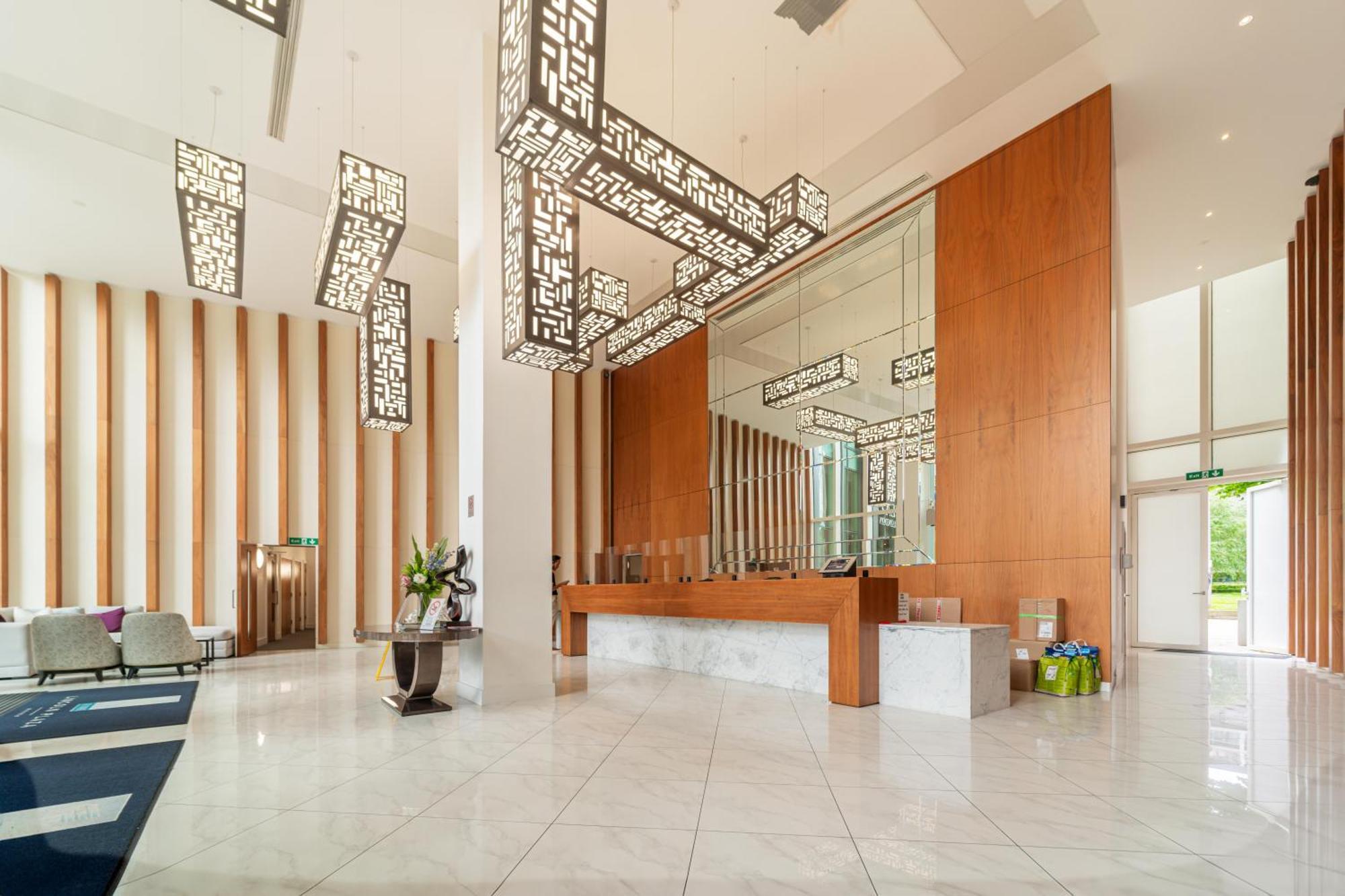 Stylish And Comfortable Canary Wharf Apartment Perfect For Long Stays ลอนดอน ภายนอก รูปภาพ